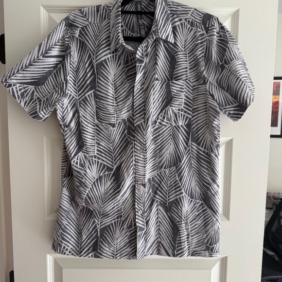 Vuori Short-Sleeve Bridge Button Down - Smoke Fronds, Size Medium - Picture 1 of 3